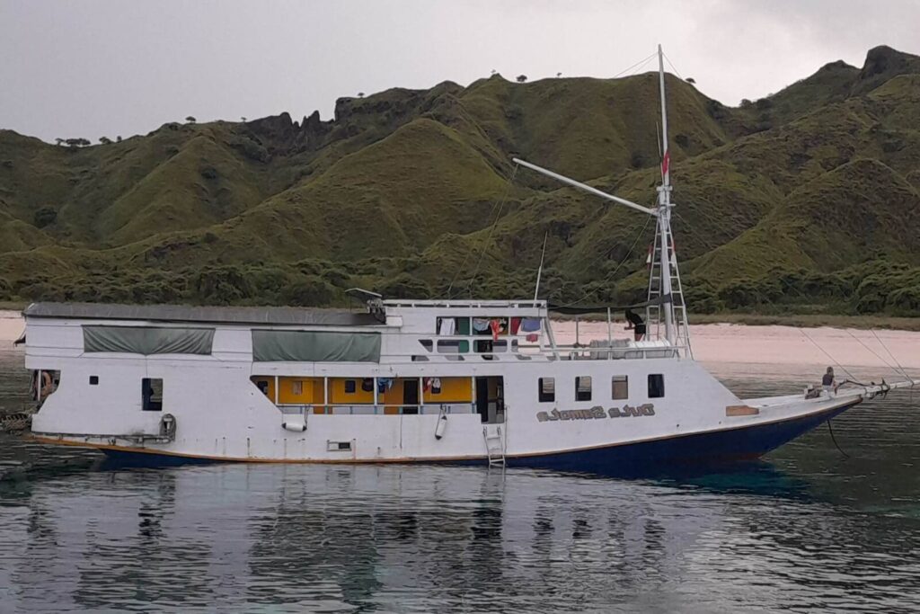 Boat 4D3N Komodo to Lombok